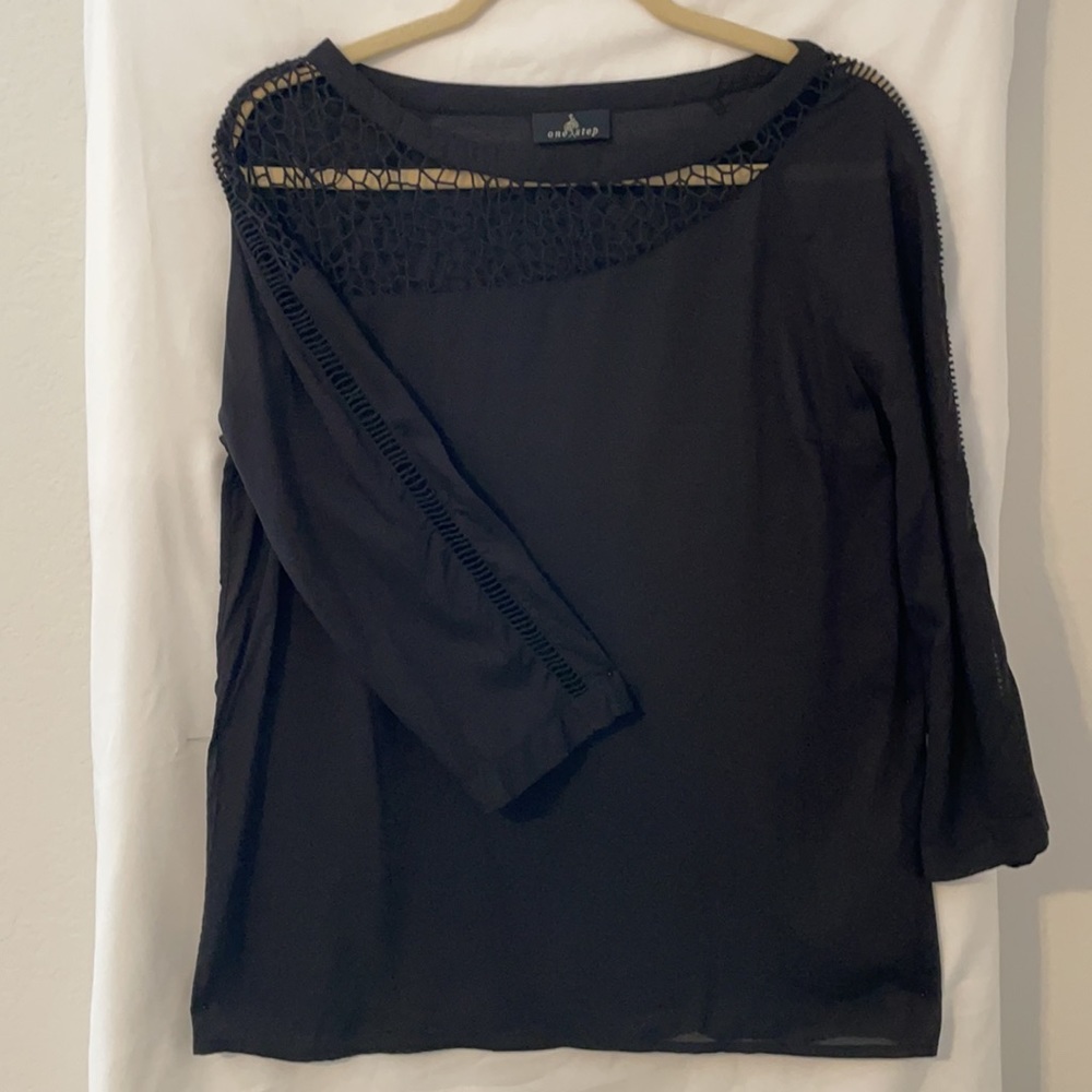 ONE STEP Black 3/4 Sleeve Top